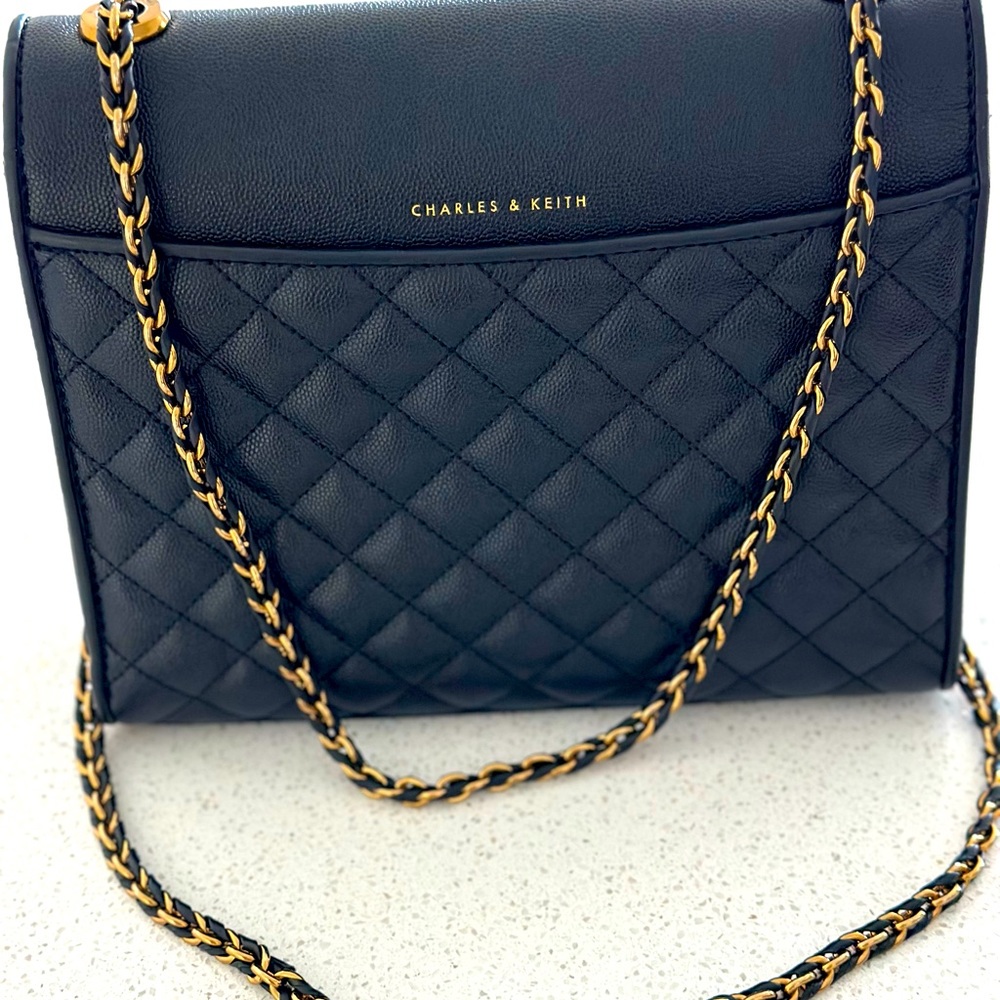 CHARLES & KEITH